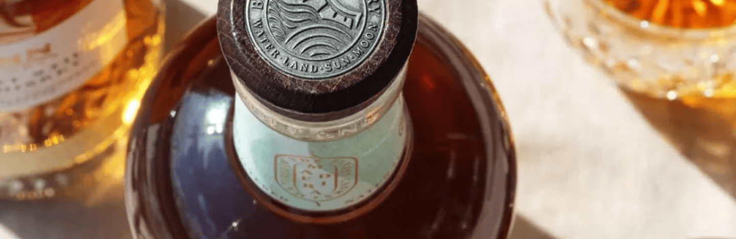 boann whiskey bottle top down